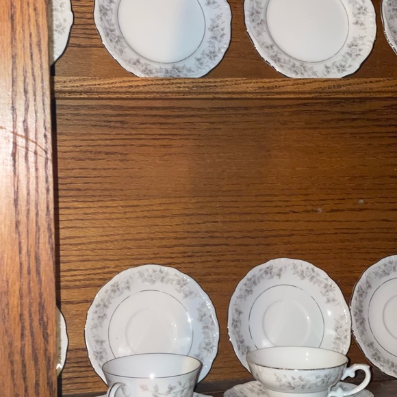 Set of beautiful Delicate tea cups and saucer - Picture 7 of 8